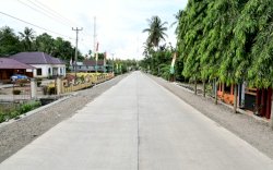 Nurdin Abdullah Resmikan Lima Ruas Jalan Beton di Wajo