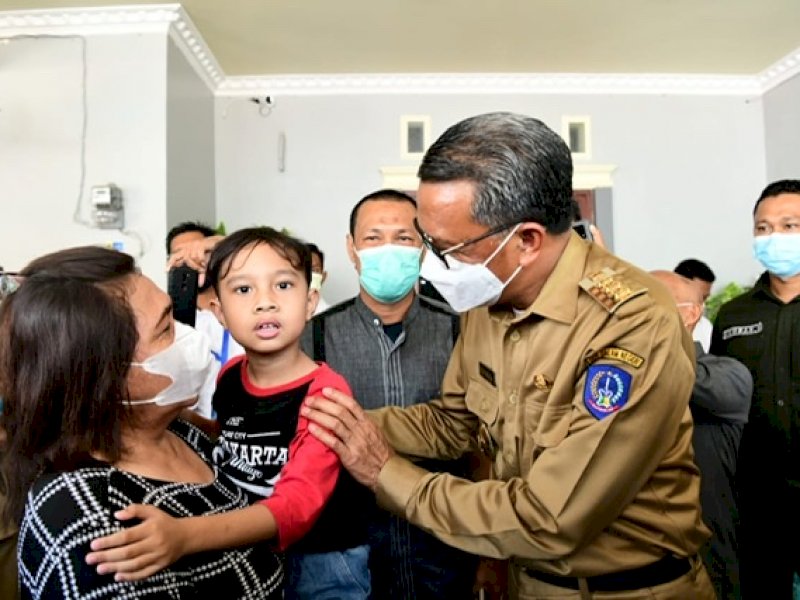 Gubernur Sulsel Kunjungi Keluarga Korban Pesawat Sriwijaya Air