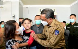 Gubernur Sulsel Kunjungi Keluarga Korban Pesawat Sriwijaya Air