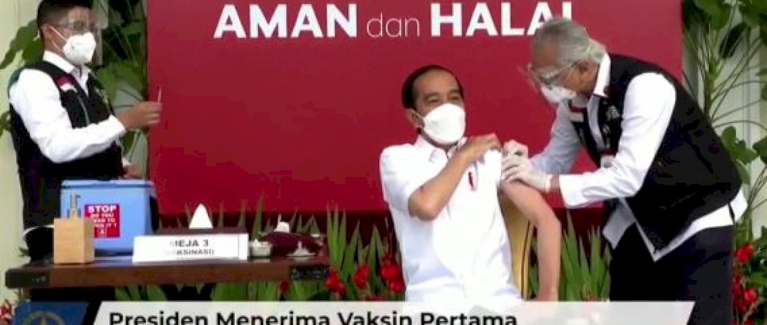 Presiden Jokowi saat disuntik vaksin. (Sumber: Youtube Sekretariat Kepresidenan). 