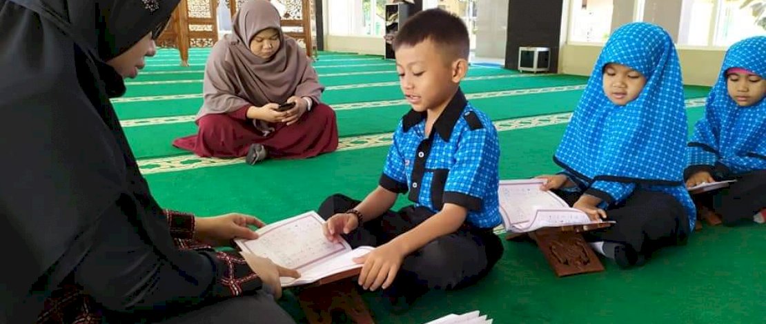 Suasana belajar di SD Islam Cendekia Makassar.