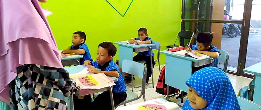 Suasana belajar di SD Islam Cendekia Makassar.