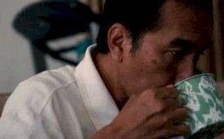 Gelas Lurik Ala Presiden Jokowi Digunakan Pengunjung Tepi Sawah Sidrap