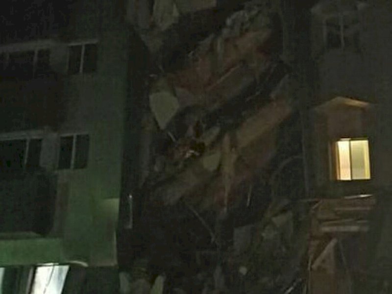 Kantor Gubernur Sulbar dan Hotel Maleo Ambruk Akibat Gempa Magnitudo 6,2