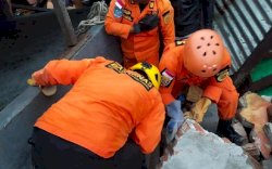 Video Jerit Pilu Ayah di Mamuju Sulbar, Minta Tolong Anaknya Dikeluarkan dari Reruntuhan Bangunan