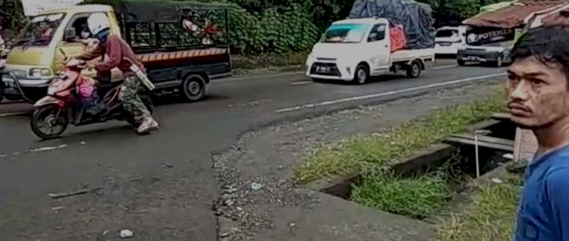 Warga Tapalang Barat, Mamuju, kembali dibikin panik gempa berkekuatan M 5,0 tadi pagi. 