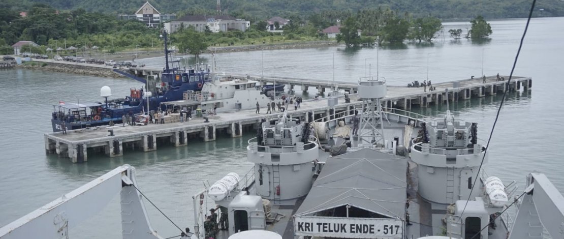 Tiga kapal perang milik Lantamal VI Makassar, sudah merapat di Mamuju.