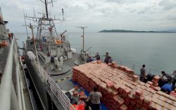 Update Gempa Mamuju, Tiga Kapal Perang TNI AL Angkut Bantuan Sudah Sandar di Mamuju