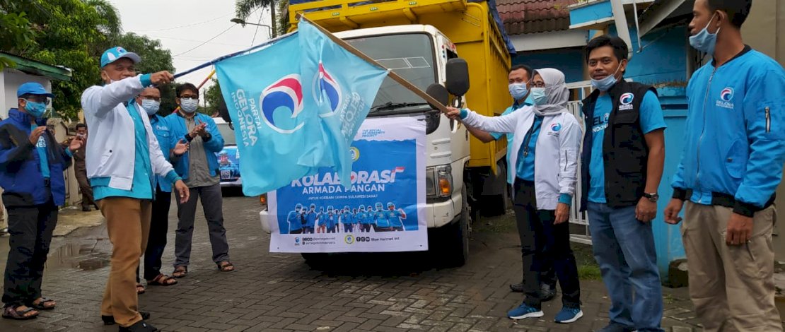 Ketua Bangter V Partai Gelora, Ahmad Faradis melepas secara resmi Armada Pangan Blue Helmet didampingi, Wasekjen Partai Gelora Taslim Tamang dan Ketua DPW Partai Gelora Sulsel,  Syamsari Kitta.