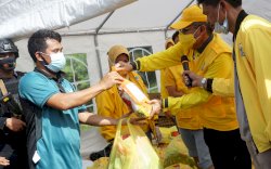 Kunjungi Dapur Umum Golkar di Lokasi Gempa, Taufan Pawe: Kita Harus Kuat