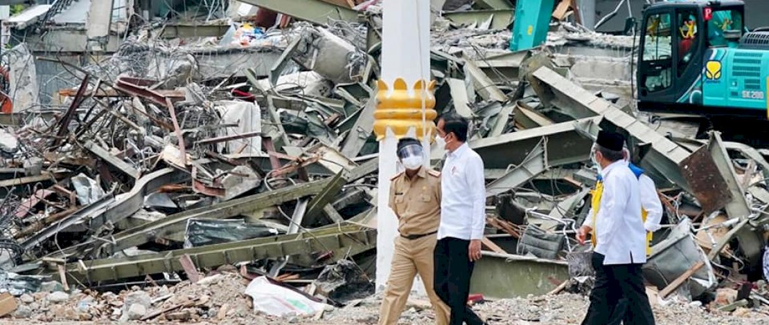 Presiden Jokowi saat meninjau Kantor Gubernur Sulawesi Barat. IST 