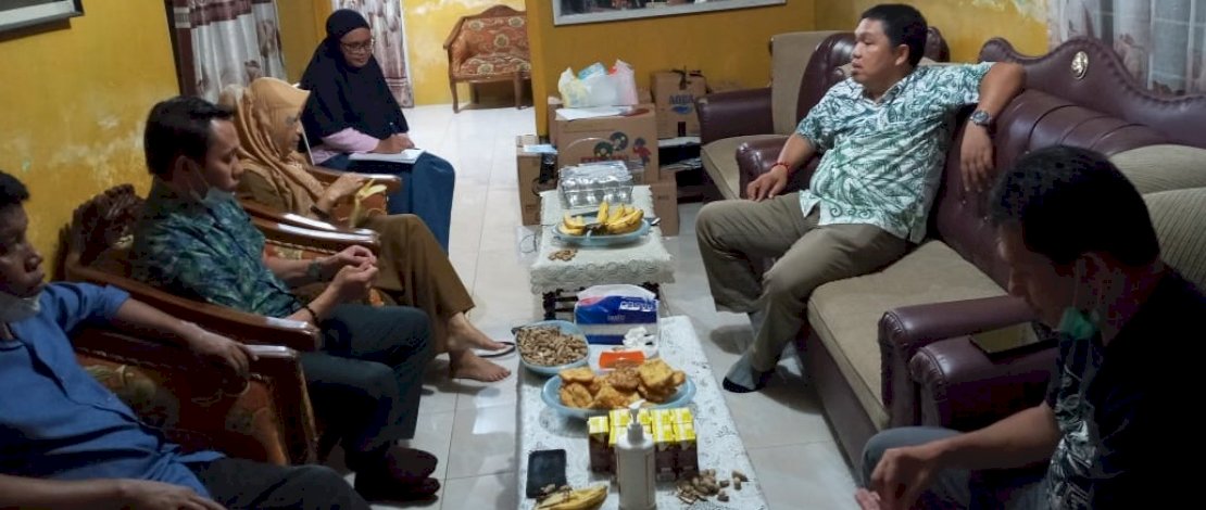 Suasana rapat pembentukan Posko Penggalangan Bantuan korban gempa Sulbar oleh IKA Unhas Gorontalo.