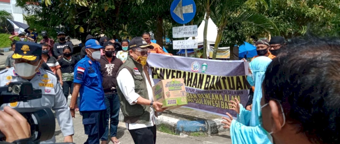 Taufan Pawe Serahkan Bantuan Pemkot Parepare kepada Korban Gempa Sulbar