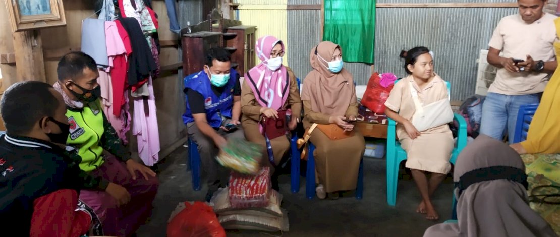 Salah seorang warga Takalar yang menjadi korban gempa di Sulbar.