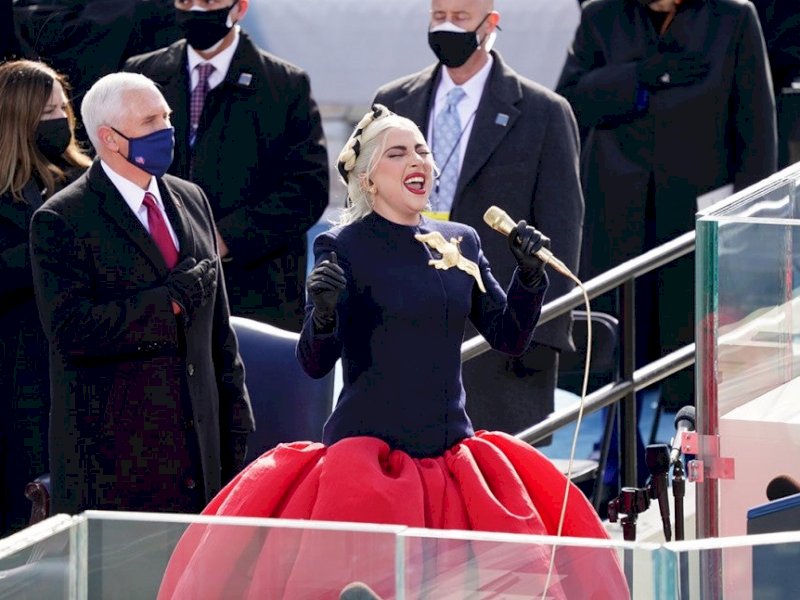 Video Lady Gaga Nyanyikan Lagu Kebangsaan AS di Pelantikan Joe Biden