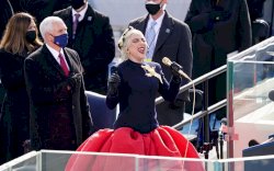 Video Lady Gaga Nyanyikan Lagu Kebangsaan AS di Pelantikan Joe Biden