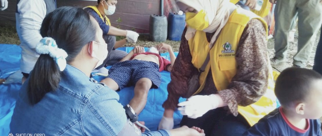 Tim Medis KPPG Sulsel, memeriksa kesehatan pengungsi korban gempa Sulbar.