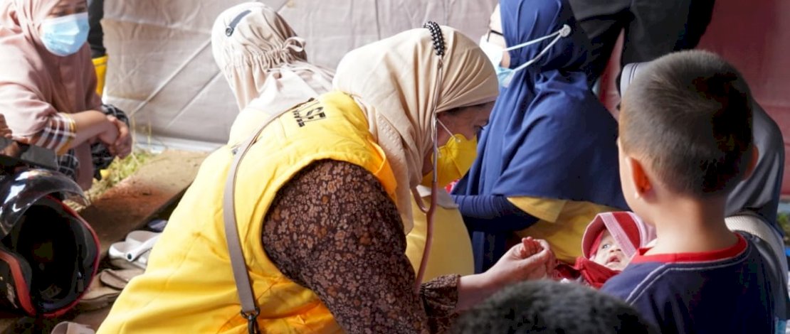 Tim Medis KPPG Sulsel, memeriksa kesehatan pengungsi korban gempa Sulbar.