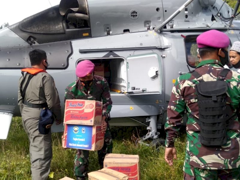 TNI AL Gunakan Helikopter Distribusikan Bantuan Ke Desa Di Pegunungan Majene Yang Terisolir