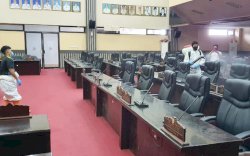 Pembatasan Ketat Diterapkan, Kantor DPRD Makassar Disemprot Disinfektan