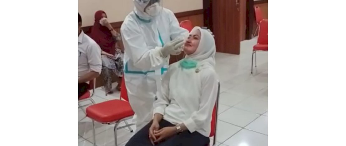 Bupati Luwu Utara, Indah Putri Indriani, menjalani swab antigen sore tadi. Jumat (22/01/2021)
