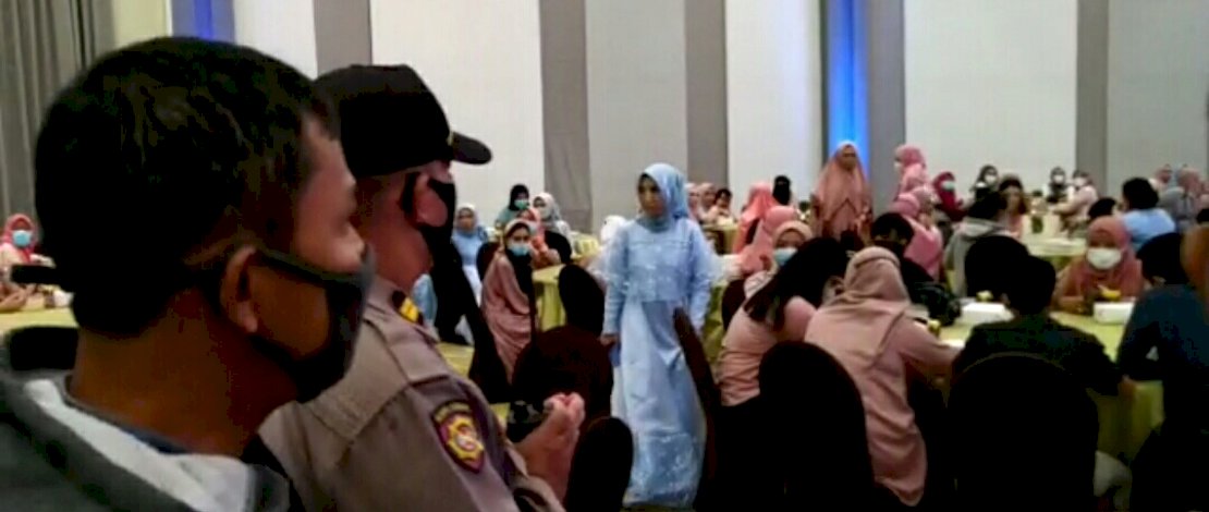 Pembubaran acara di sebuah hotel di Makassar. 