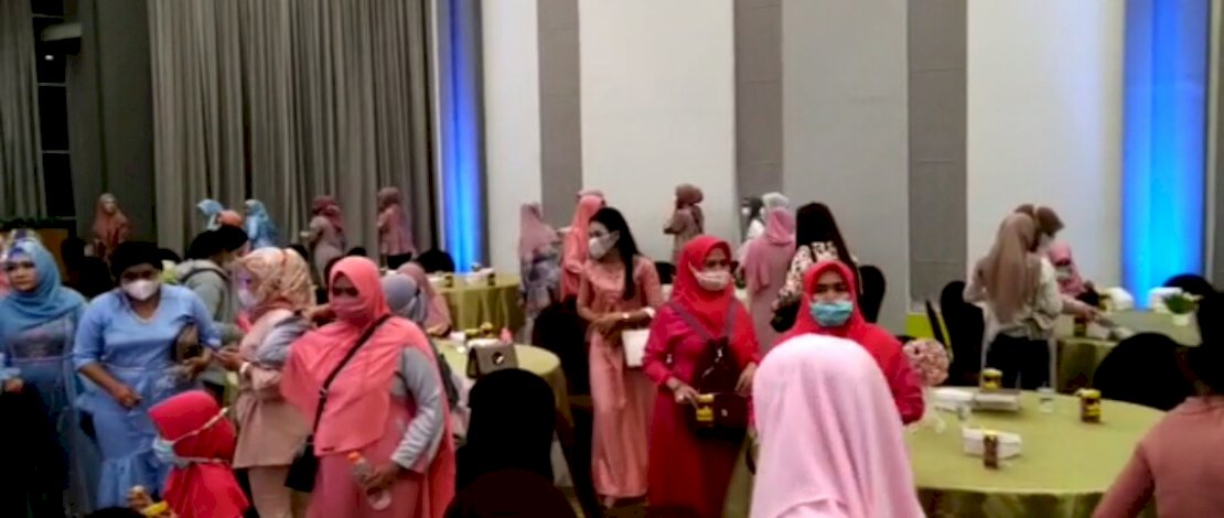 Pembubaran acara di sebuah hotel di Makassar. 