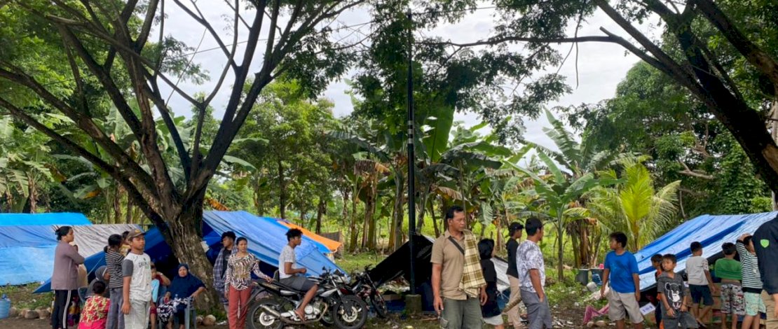 Penyerahan bantuan terhadap korban gempa Sulbar.