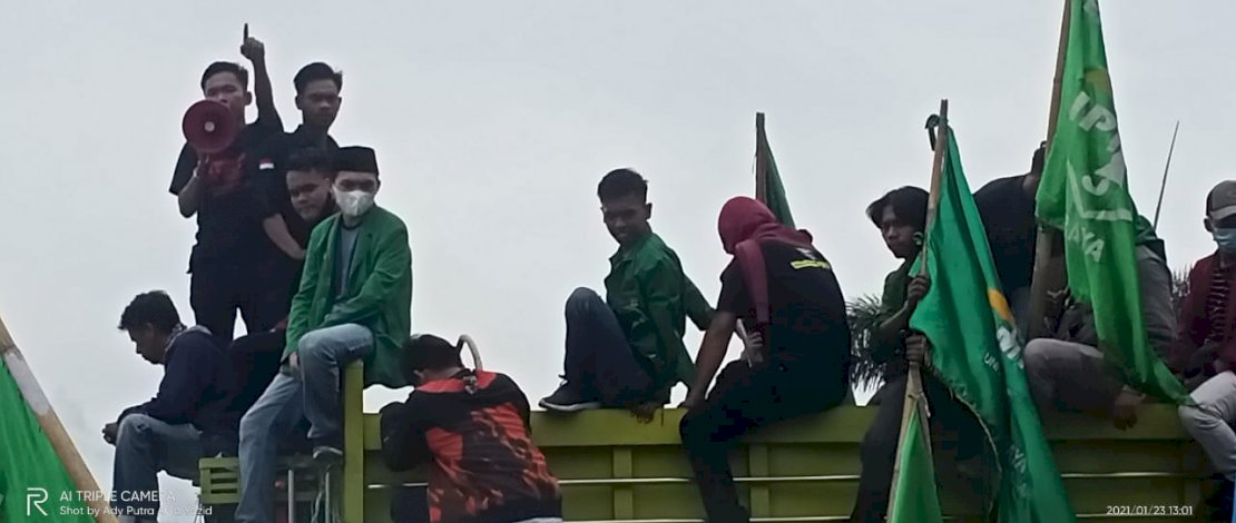 Suasana aksi demonstrasi Aliansi Wija To Luwu.