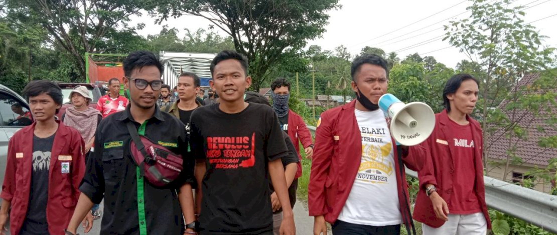 Suasana aksi demonstrasi Aliansi Wija To Luwu.