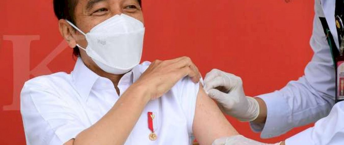 Presiden Joko Widodo pun menjadi penerima suntikan vaksin pertama dari vaksin Sinovac.