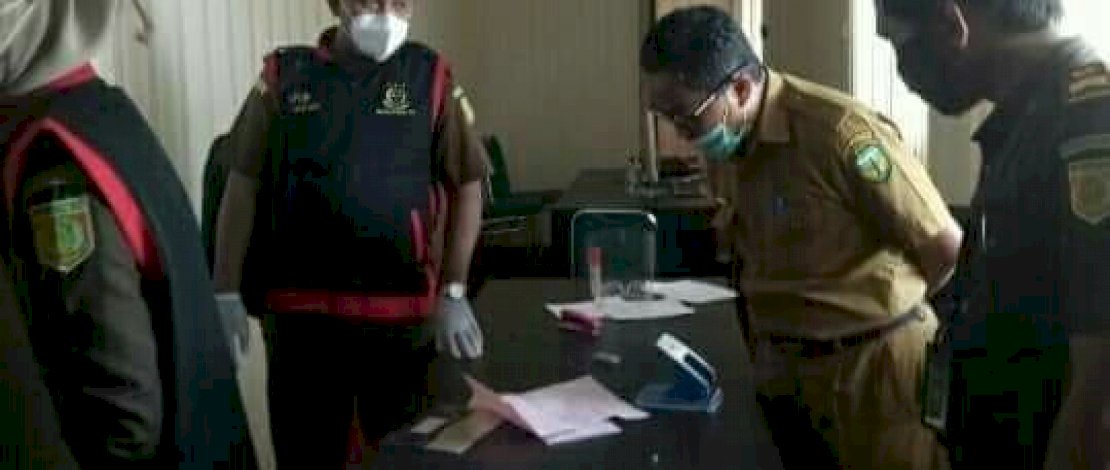 Kejari Luwu menggeledah Diknas Luwu.