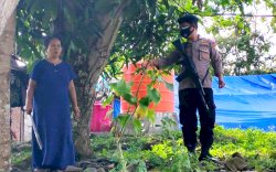 Gerak Cepat Tim Patroli Brimob Sulsel Redam Pertikaian Warga di Tenda Pengungsian