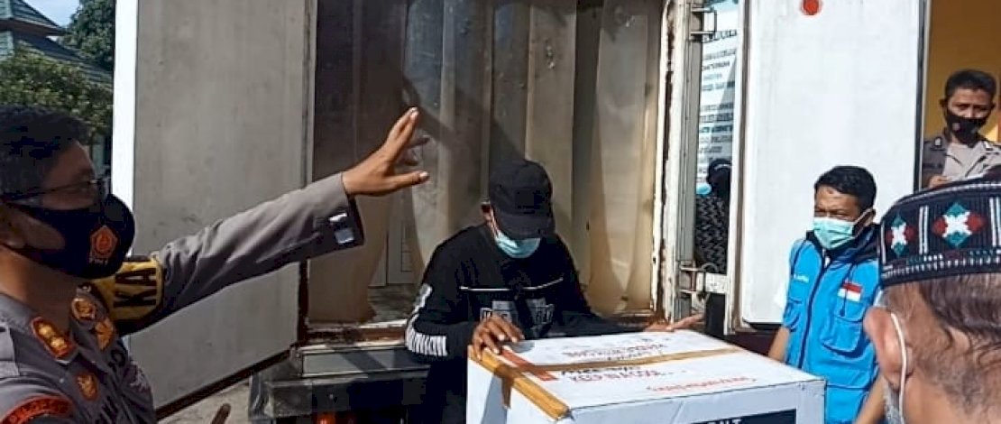 vaksin tiba di Luwu, dikawal langsung Kapolres Luwu AKBP Fajar Dani Susanto.