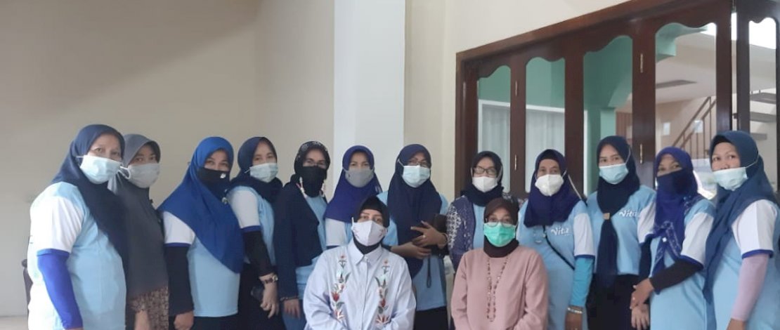 Indira Jusuf Ismail Inisiasi Gerakan Berbagi & Kampanye Protokol Covid-19 Indira Jusuf Ismail Inisiasi Gerakan Berbagi & Kampanye Protokol Covid-19