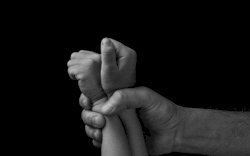 Pelajar di Gowa Lambat Datang Bulan, Diduga Mengandung Benih Ayah Sendiri 