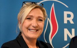 Marine Le Pen Berjanji untuk Melarang Hijab, "Itu Pakaian Ekstrimis"