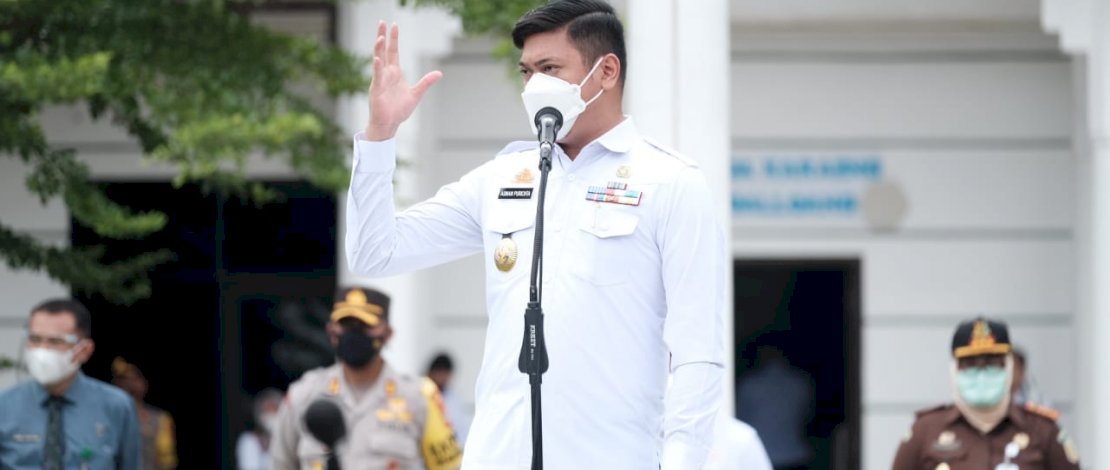 Adnan Purichta Ichsan memimpin apel penegakan perda protokol kesehatan.