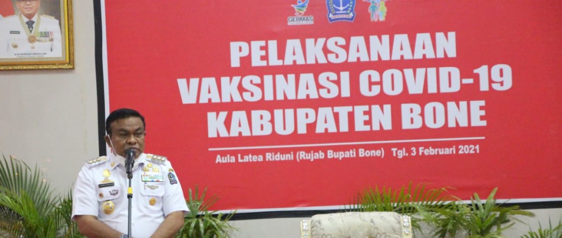 Danyon C Pelopor Satbrimobda Polda Sulsel, Kompol Nur Ichsan saat diperiksa tensi. 