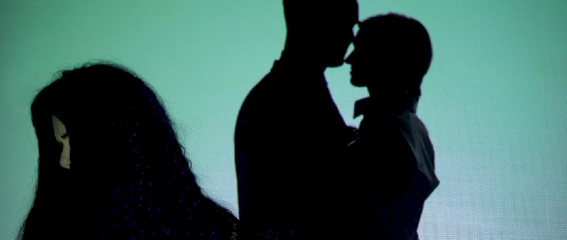 Wanita Ini Kebingungan Lebih Nyaman dengan Kakak Ipar Ketimbang Suami