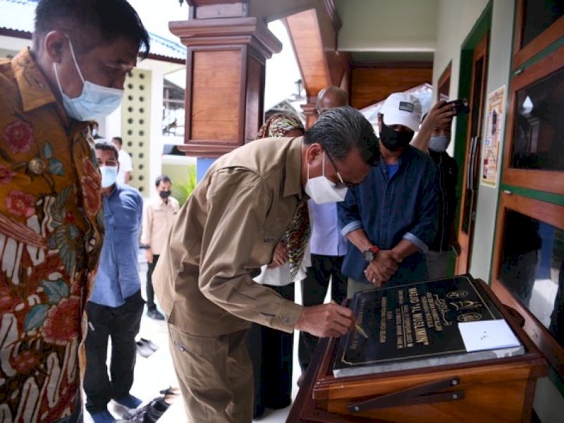 Gubernur Sulsel Resmikan Masjid Al Muslimin di Pusat Pembuatan Kapal Pinisi