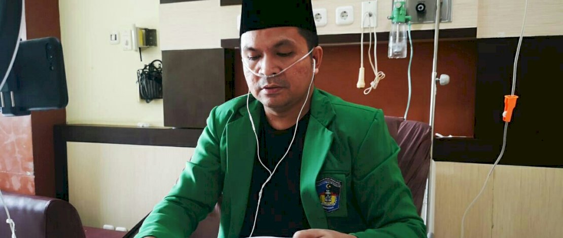 Dokter Yudi saat ujian tesis di ruang perawatan PCC RSUP Wahidin Sudirohuaodo Makassar, Kamis, 4 Februari 2021.