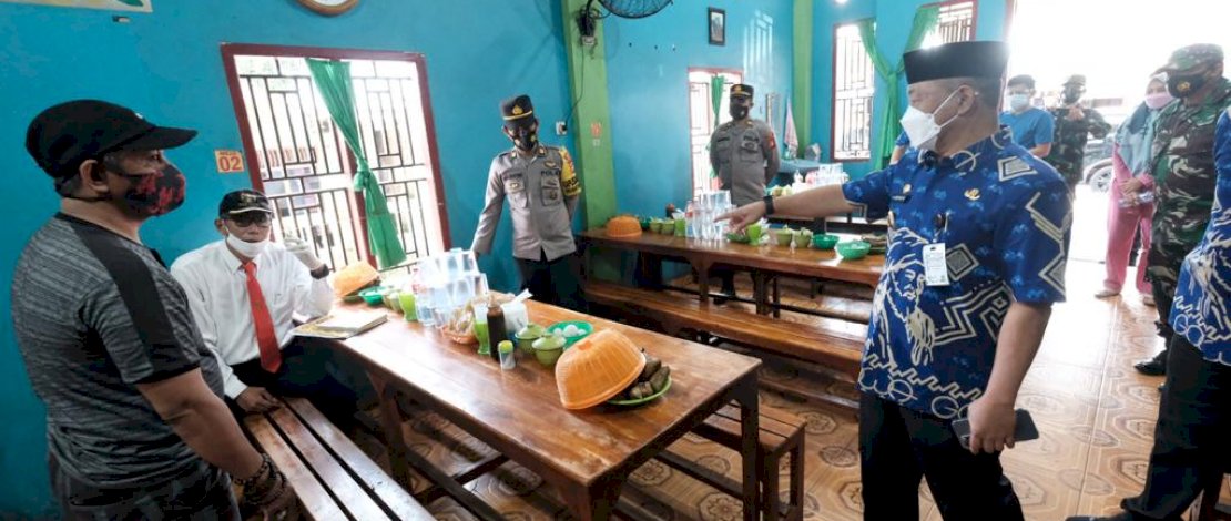 Wakil Bupati Gowa, H Abd Rauf Malaganni saat meninjau beberapa rumah makan dan tempat umum.