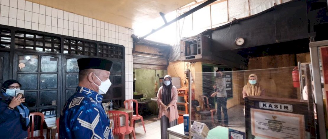 Wakil Bupati Gowa, H Abd Rauf Malaganni saat meninjau beberapa rumah makan dan tempat umum.