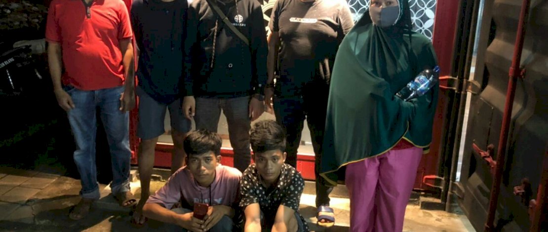Tiga pelaku curas dibekuk Resmob Polda Sulsel. Tiga pelaku curas dibekuk Resmob Polda Sulsel.
