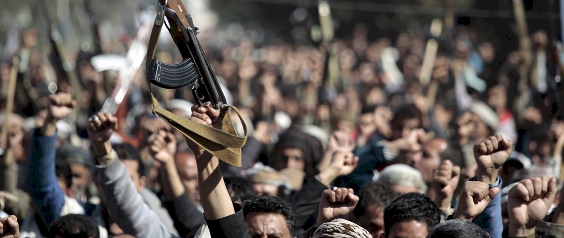 Pendukung Houthi memprotes Amerika Serikat atas keputusannya untuk menunjuk gerakan pemberontak Houthi sebagai organisasi teroris asing di Sanaa, Yaman, pada 18 Januari 2021. (Hani Al-Ansi / Getty Images) Pendukung Houthi memprotes Amerika Serikat atas keputusannya untuk menunjuk gerakan pemberontak Houthi sebagai organisasi teroris asing di Sanaa, Yaman, pada 18 Januari 2021. (Hani Al-Ansi / Getty Images)