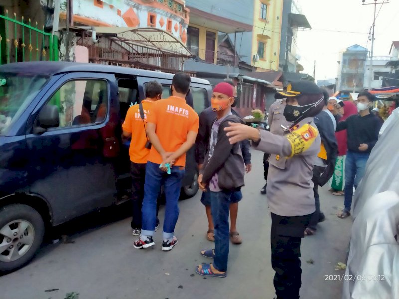 Usai Berbelanja di Pasar Terong, Nenek Haeriah Ambruk di Samping Mobil, Anak Sebut Korban Sakit Paruparu