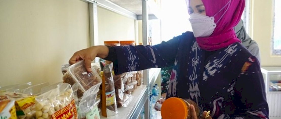 Lies F Nurdin Kungjungi Koperasi Wanita Masagena