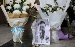 Warga Wuhan Peringati Satu Tahun Kematian Dokter Virus Corona