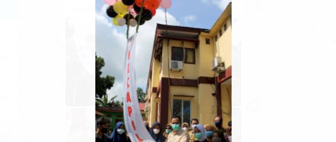 BupatI Takalar, H Syamsari saat meluncurkan Hampa Tanpa Kamu di halaman Kantor Disdukcapil Takalar, Senin, 8 Februari 2021.